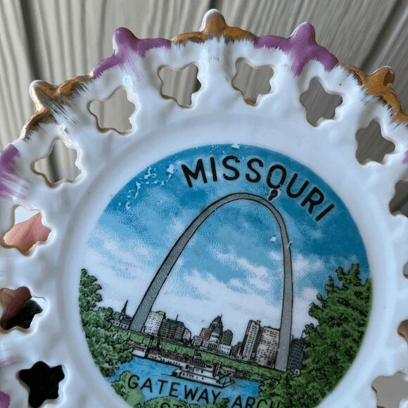 VTG Missouri Gateway Arch Souvenir Plate St. Louis Pink Gold Rim Lattice Edge - Picture 7 of 8